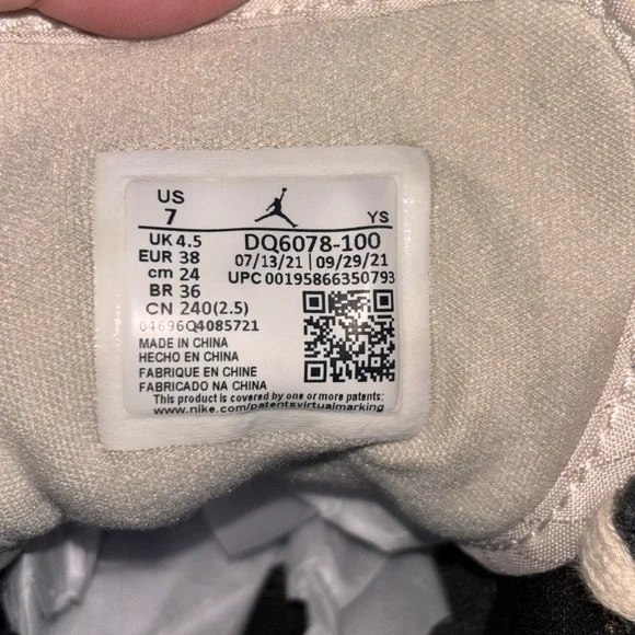 Air Jordan 1 Mid SE Womens Size 7 Newsprint Crimson - Picture 13 of 13